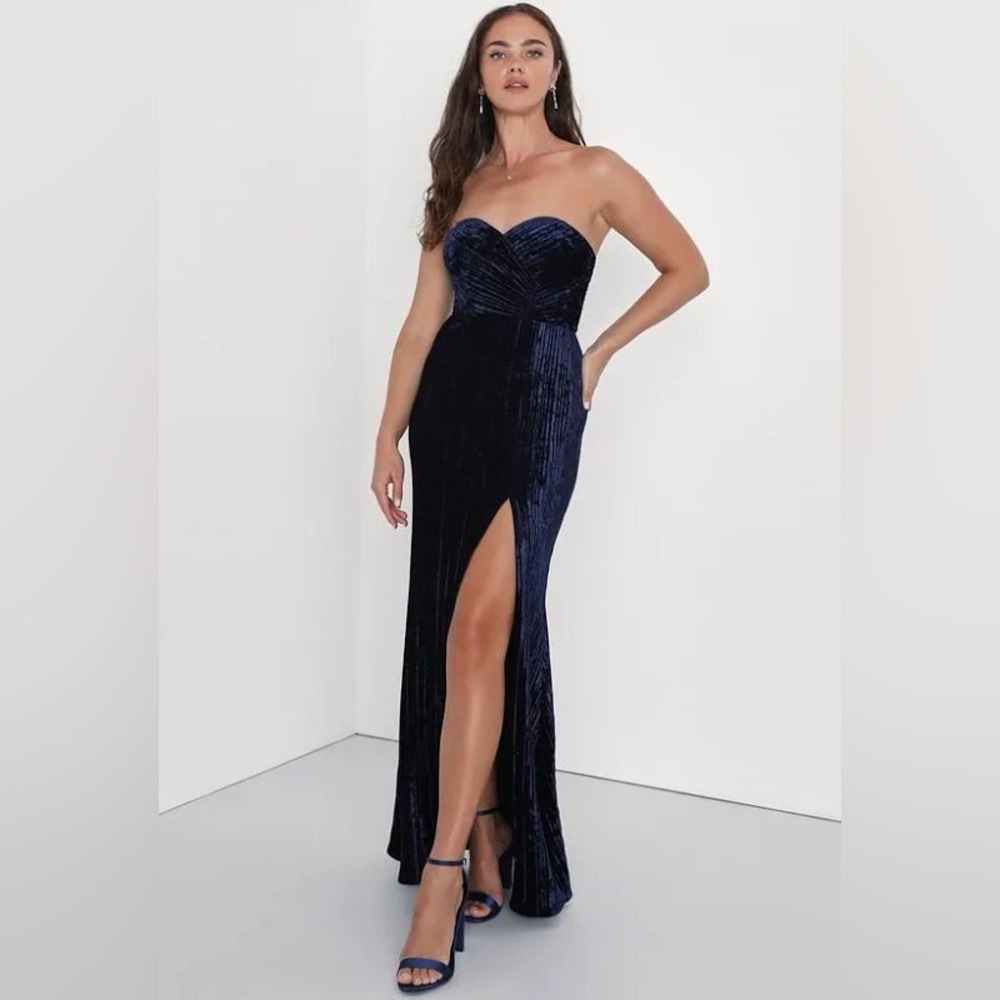 Lulus blue velvet strapless dress